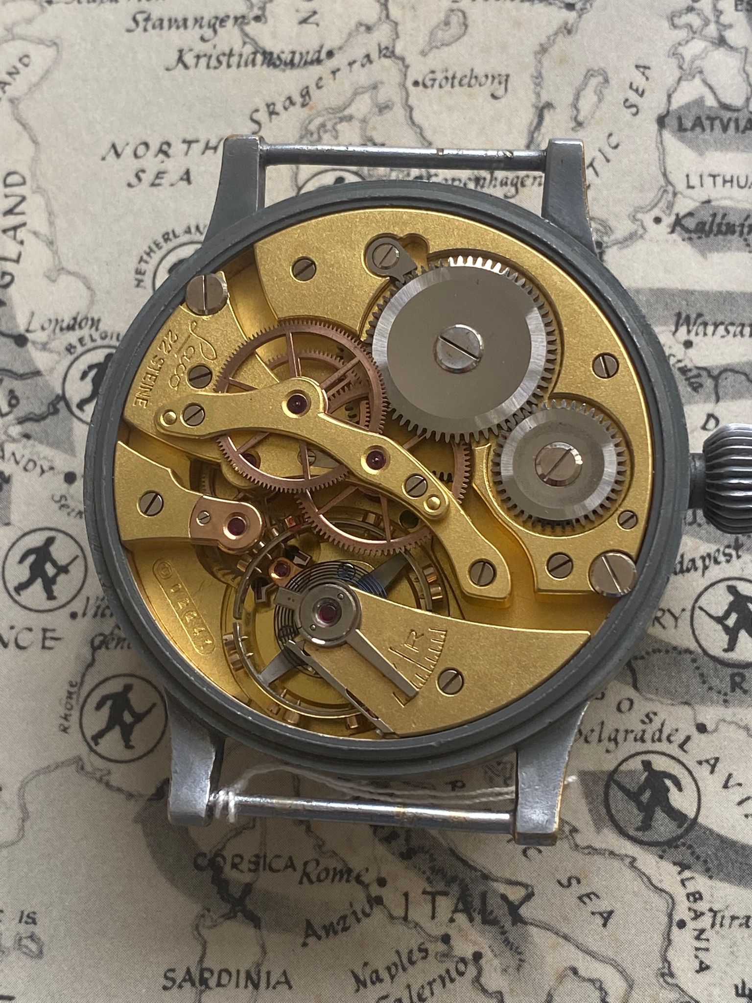 B‑Uhr movement with pocket‑watch‑grade caliber